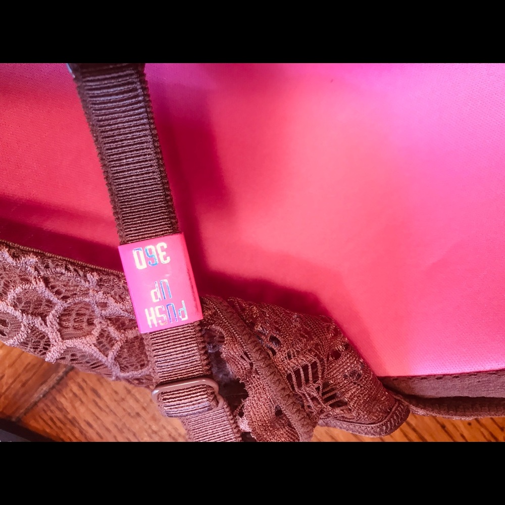 VS bras - Picture 2 of 8